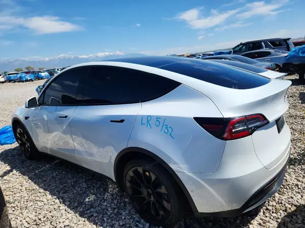 7SAYGAEE5NF523678 2022 TESLA MODEL Y - Image 2