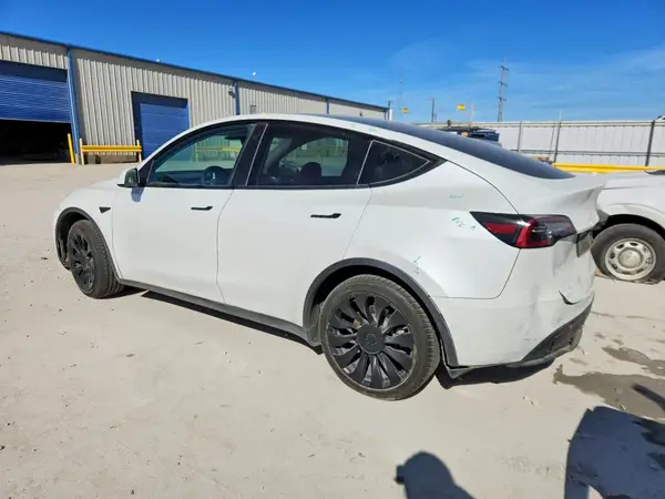 7SAYGAEE5NF530498 2022 TESLA MODEL Y - Image 2