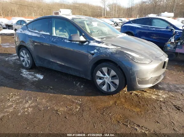 7SAYGAEE5NF542831 2022 TESLA MODEL Y - Image 1