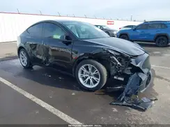 7SAYGAEE5NF543820 2022 TESLA MODEL Y
