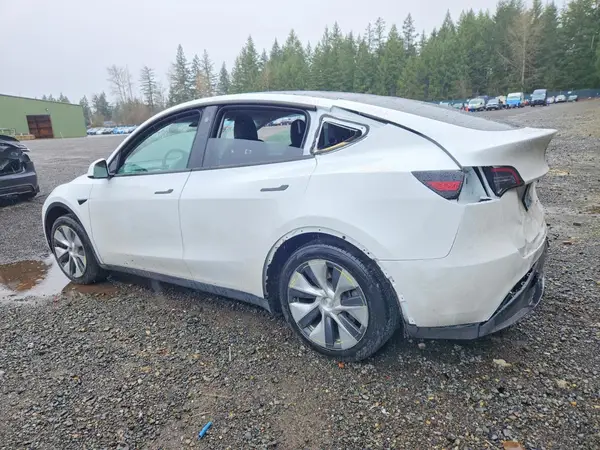 7SAYGAEE5PF587948 2023 TESLA MODEL Y - Image 2