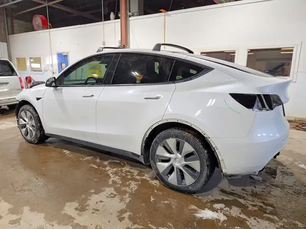 7SAYGAEE5PF590574 2023 TESLA MODEL Y - Image 2