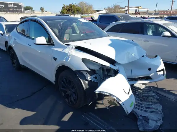 7SAYGAEE5PF596536 2023 TESLA MODEL Y - Image 1