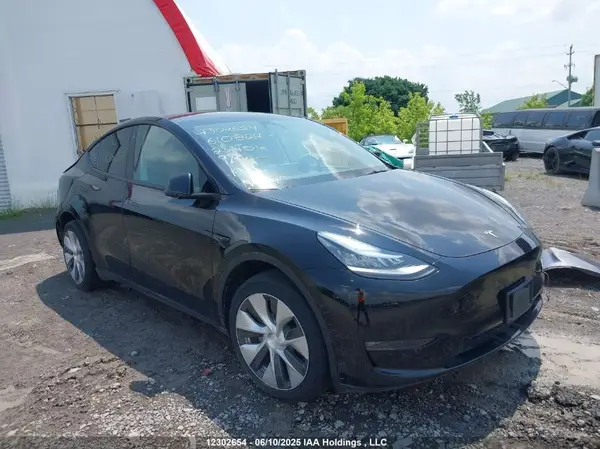 7SAYGAEE5PF610824 2023 TESLA MODEL Y - Image 1