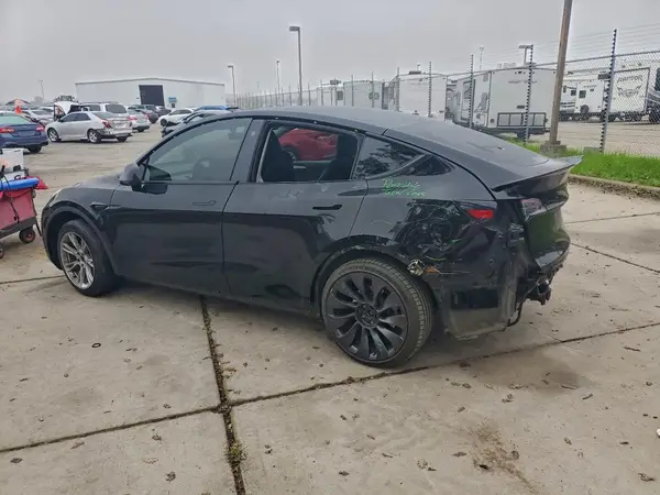 7SAYGAEE5PF621564 2023 TESLA MODEL Y - Image 2