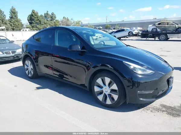 7SAYGAEE5PF625193 2023 TESLA MODEL Y - Image 1