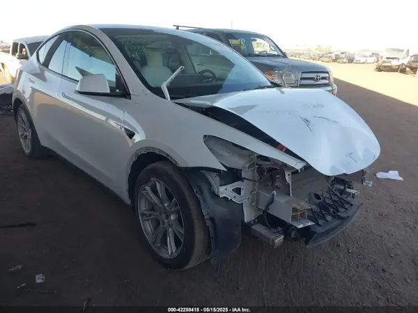 7SAYGAEE5PF642138 2023 TESLA MODEL Y - Image 1