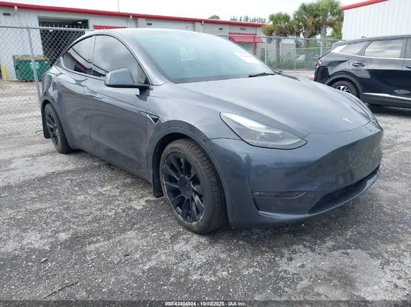7SAYGAEE5PF643676 2023 TESLA MODEL Y - Image 1