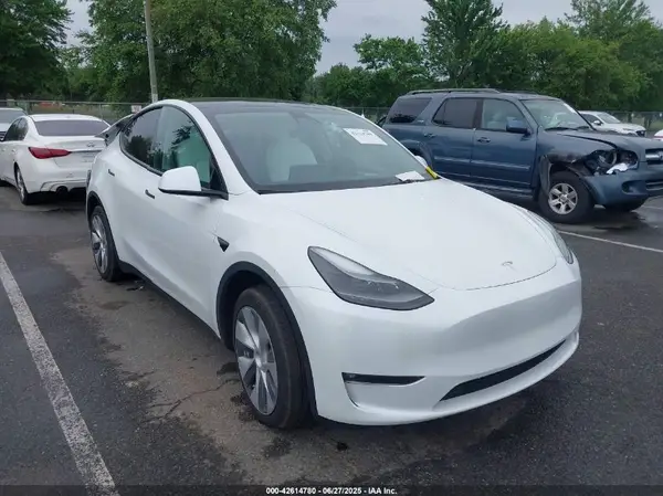 7SAYGAEE5PF660381 2023 TESLA MODEL Y - Image 1