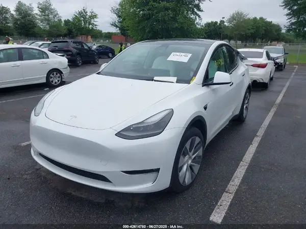 7SAYGAEE5PF660381 2023 TESLA MODEL Y - Image 2