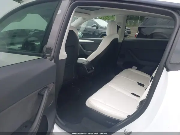 7SAYGAEE5PF664625 2023 TESLA MODEL Y - Image 8