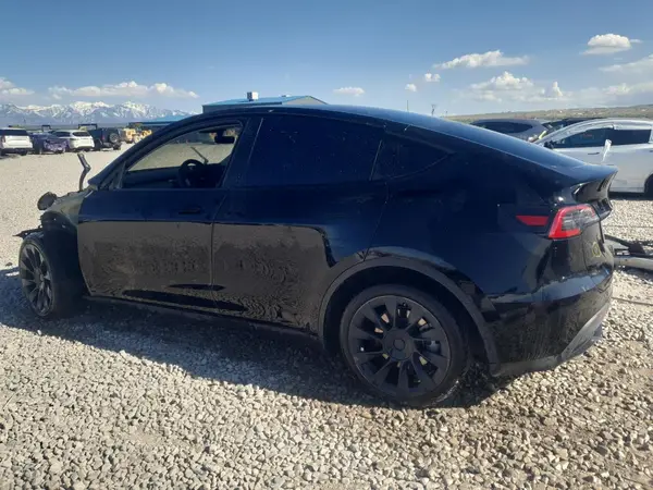 7SAYGAEE5PF711801 2023 TESLA MODEL Y - Image 2