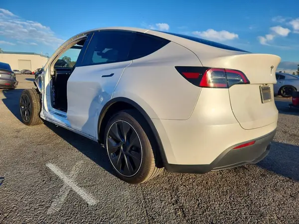 7SAYGAEE5PF713130 2023 TESLA MODEL Y - Image 2