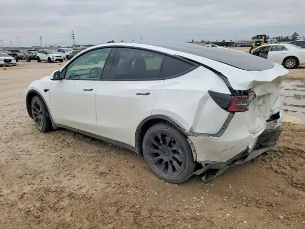7SAYGAEE5PF757354 2023 TESLA MODEL Y - Image 2