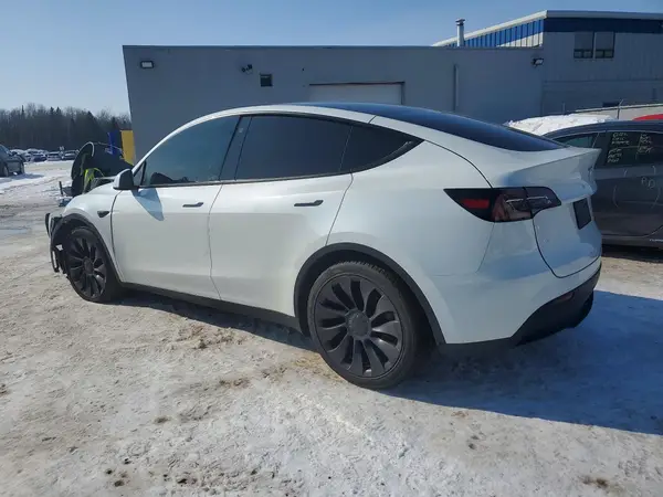 7SAYGAEE5PF762666 2023 TESLA MODEL Y - Image 2