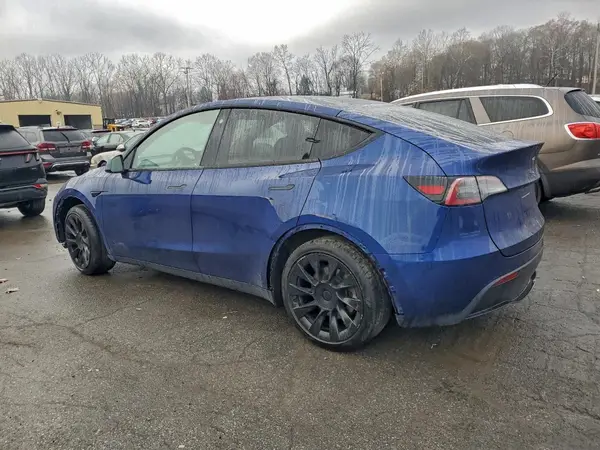 7SAYGAEE5PF779029 2023 TESLA MODEL Y - Image 2