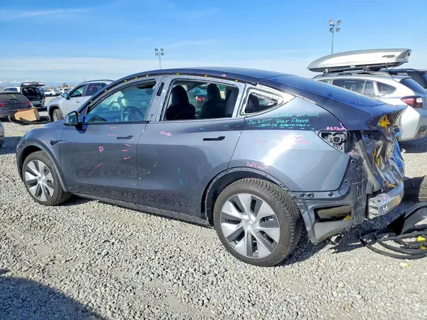 7SAYGAEE5PF810862 2023 TESLA MODEL Y - Image 2