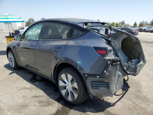 7SAYGAEE5PF811218 2023 TESLA MODEL Y - Image 2