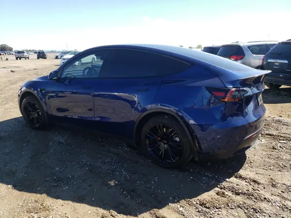 7SAYGAEE5PF826110 2023 TESLA MODEL Y - Image 2