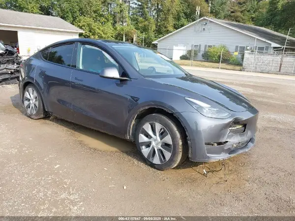 7SAYGAEE5PF829394 2023 TESLA MODEL Y - Image 1