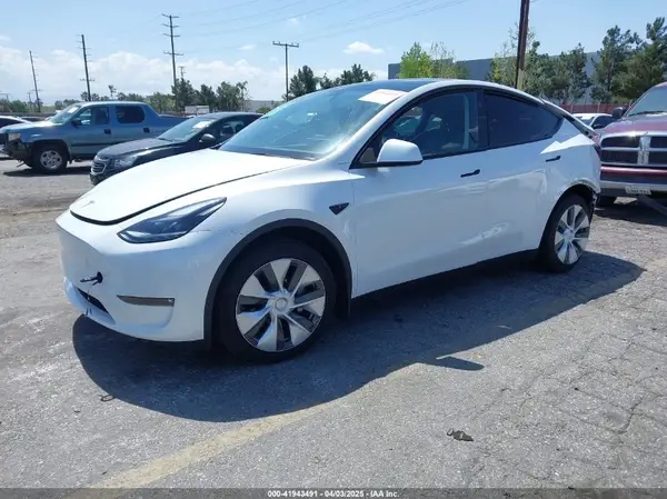 7SAYGAEE5PF855834 2023 TESLA MODEL Y - Image 2