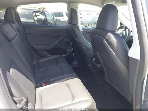 7SAYGAEE5PF855834 2023 TESLA MODEL Y - Image 8