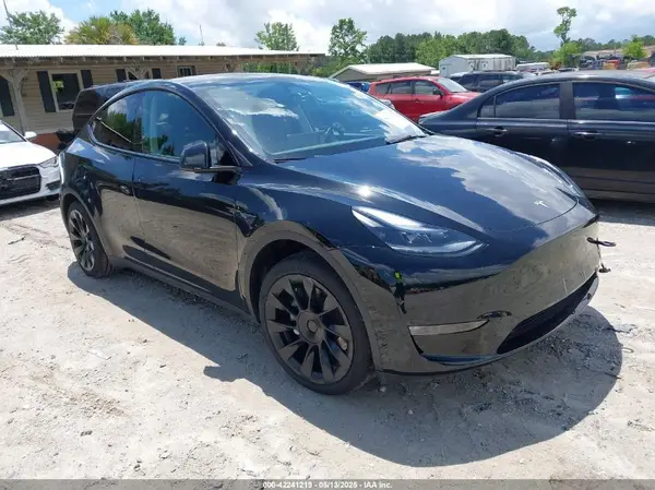 7SAYGAEE5PF878157 2023 TESLA MODEL Y - Image 1