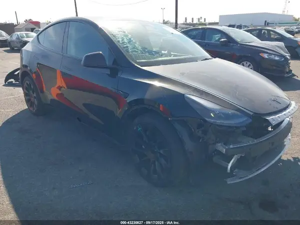7SAYGAEE5PF879096 2023 TESLA MODEL Y - Image 1
