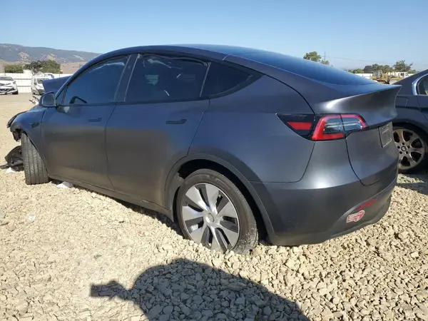 7SAYGAEE5PF903588 2023 TESLA MODEL Y - Image 2