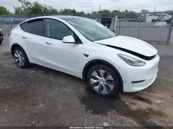 7SAYGAEE5PF917779 2023 TESLA MODEL Y