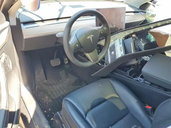 7SAYGAEE5PF932668 2023 TESLA MODEL Y - Image 8