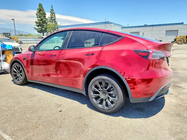 7SAYGAEE5RF015930 2024 TESLA MODEL Y - Image 2