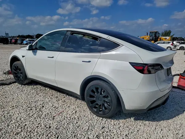 7SAYGAEE5RF033697 2024 TESLA MODEL Y - Image 2