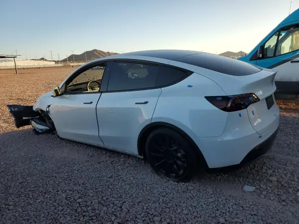 7SAYGAEE5RF036521 2024 TESLA MODEL Y - Image 2