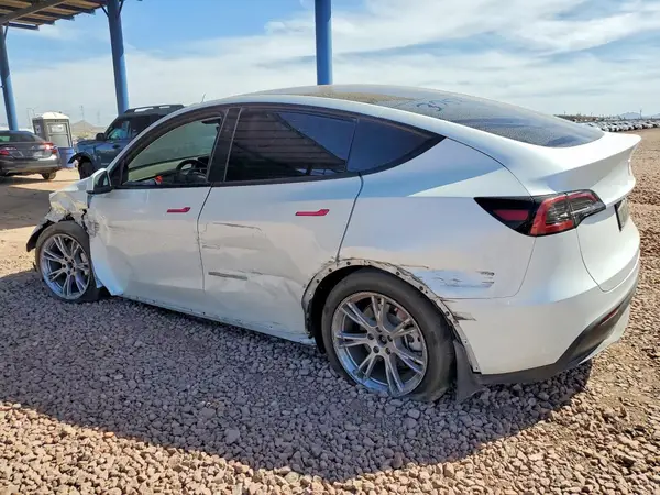 7SAYGAEE5RF064237 2024 TESLA MODEL Y - Image 2