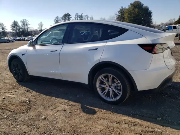 7SAYGAEE5RF064240 2024 TESLA MODEL Y - Image 2