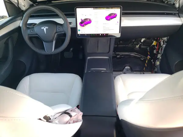 7SAYGAEE5RF064240 2024 TESLA MODEL Y - Image 8