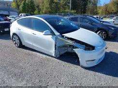 7SAYGAEE5RF070037 2024 TESLA MODEL Y