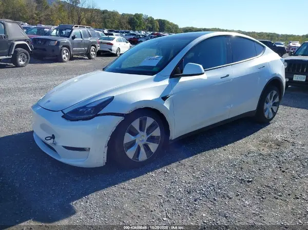 7SAYGAEE5RF070037 2024 TESLA MODEL Y - Image 2