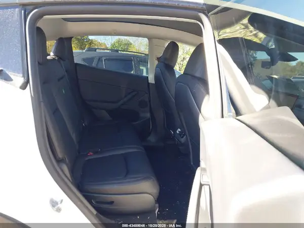 7SAYGAEE5RF070037 2024 TESLA MODEL Y - Image 8