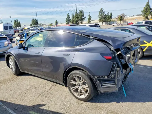 7SAYGAEE5RF071608 2024 TESLA MODEL Y - Image 2