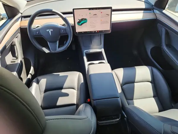 7SAYGAEE5RF083418 2024 TESLA MODEL Y - Image 8