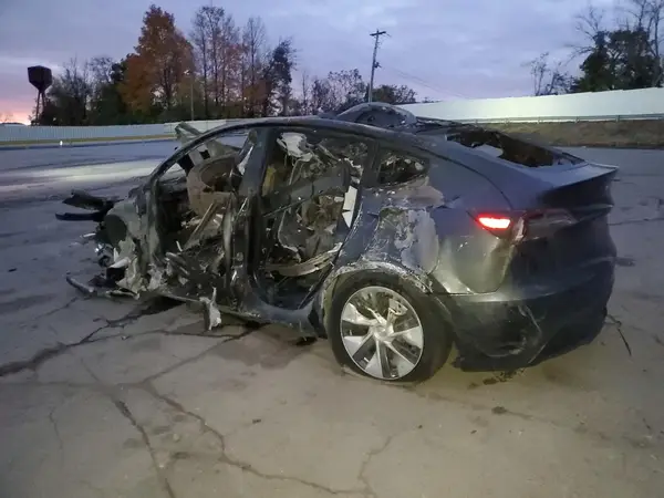 7SAYGAEE5RF092460 2024 TESLA MODEL Y - Image 2
