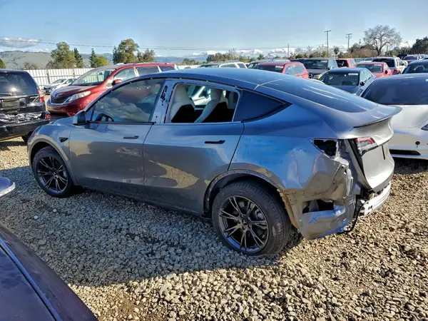 7SAYGAEE5RF106390 2024 TESLA MODEL Y - Image 2