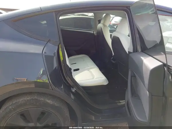7SAYGAEE5RF124565 2024 TESLA MODEL Y - Image 8