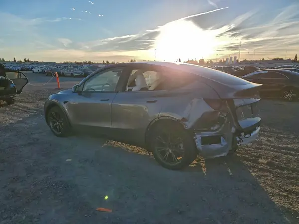 7SAYGAEE5RF163821 2024 TESLA MODEL Y - Image 2