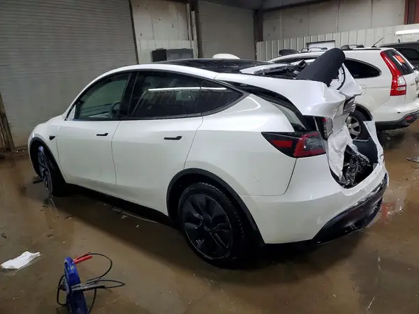 7SAYGAEE5RF167531 2024 TESLA MODEL Y - Image 2