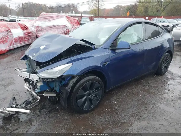 7SAYGAEE5RF200351 2024 TESLA MODEL Y - Image 2