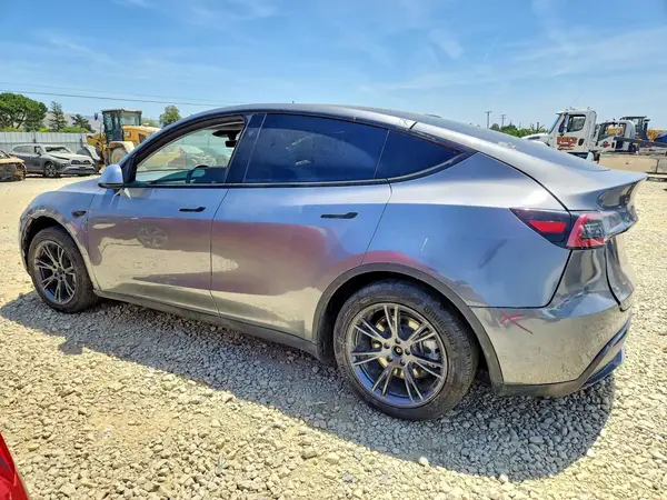 7SAYGAEE5RF211012 2024 TESLA MODEL Y - Image 2
