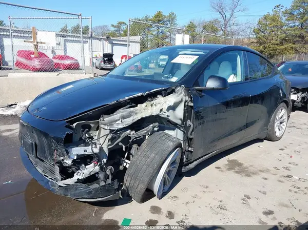 7SAYGAEE5RF983185 2024 TESLA MODEL Y - Image 2